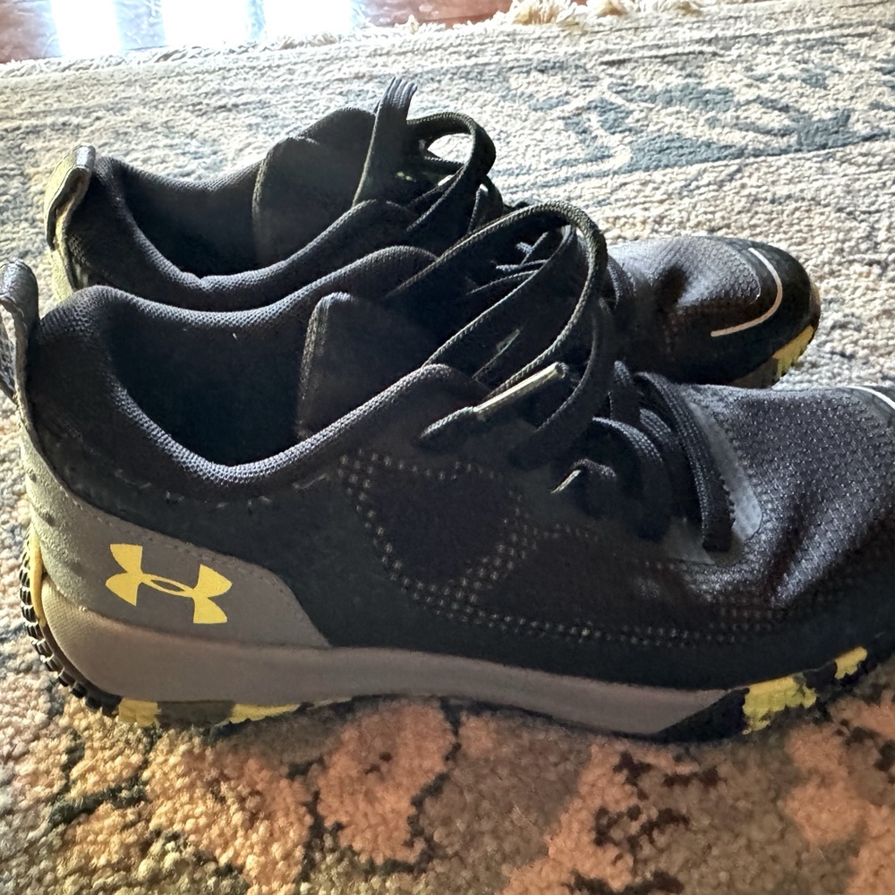 New under armour boys shoes